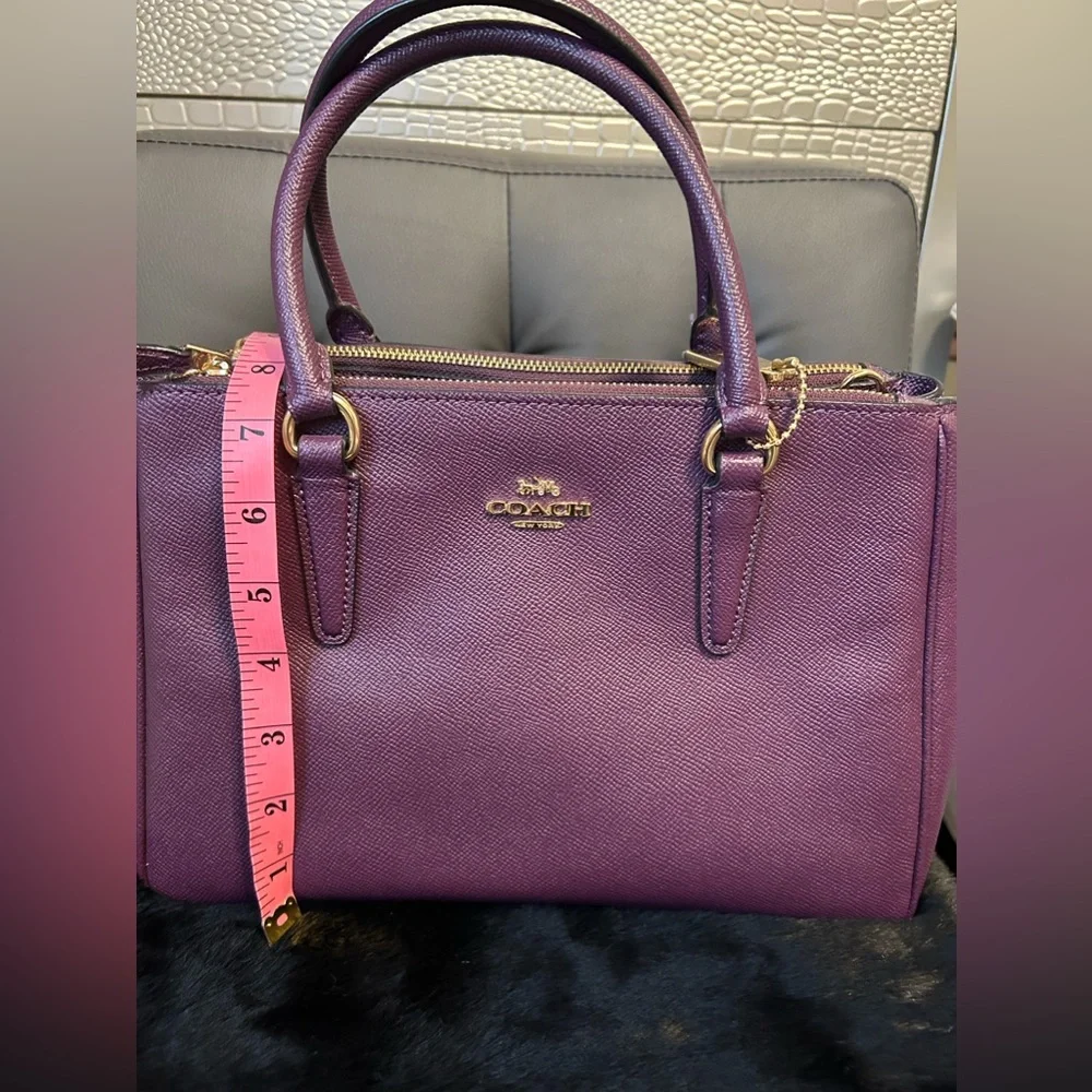 EUC worn twice! Coach Surrey Leather Bag - Picture 2 of 7